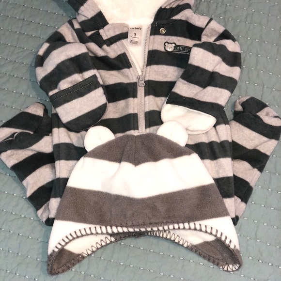 Carter’s size 3 Month bunting snow suit and hat - Picture 2 of 2